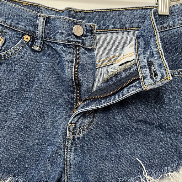 LEVI’S 505 Distressed Medium Stone Washed Chewed Hem Cut Off Upcycled Jean Short - Picture 6 of 13